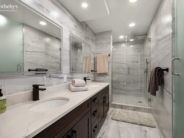 860 United Nations Plz #Penthouse 37/38b — Photo 11