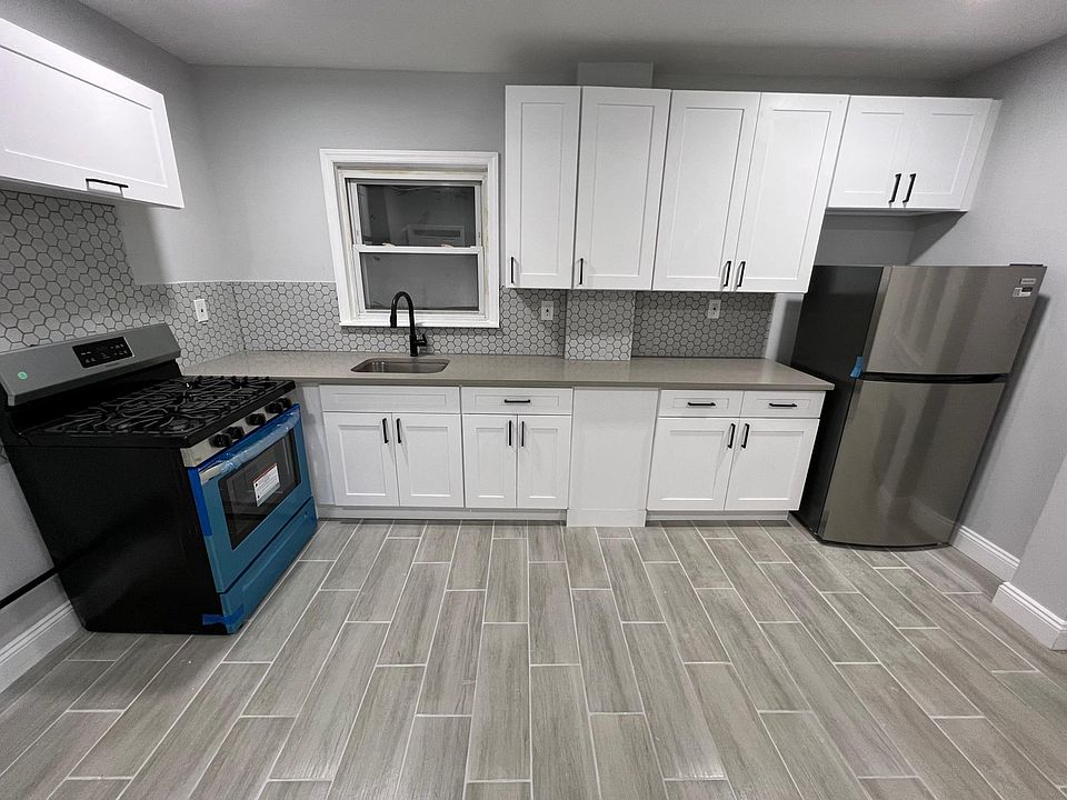 1st image of 57 W Stratford Pl Floor 2
