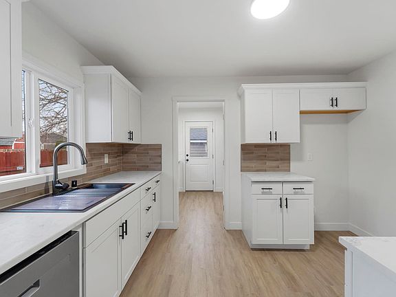 5th image of 708 Stanton Ave