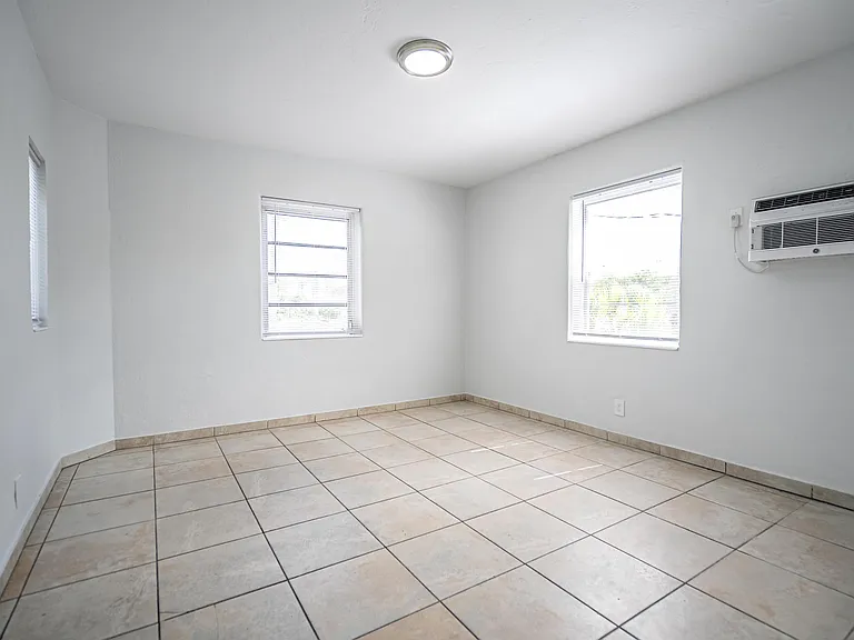1208 71st St #8 — Photo 14