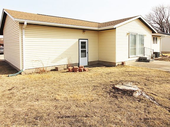 3rd image of 104 Westview Dr