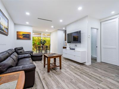 2539 S Bayshore Dr APT 120A, Miami, FL, 33133