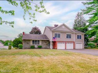 2 Stutz Ave, Latham, NY 12110