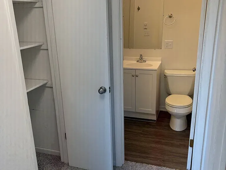 834 N Bell St — Photo 8