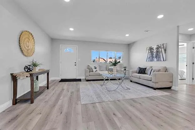 5 bed, 2547 sqft, $5,600 — Photo 2
