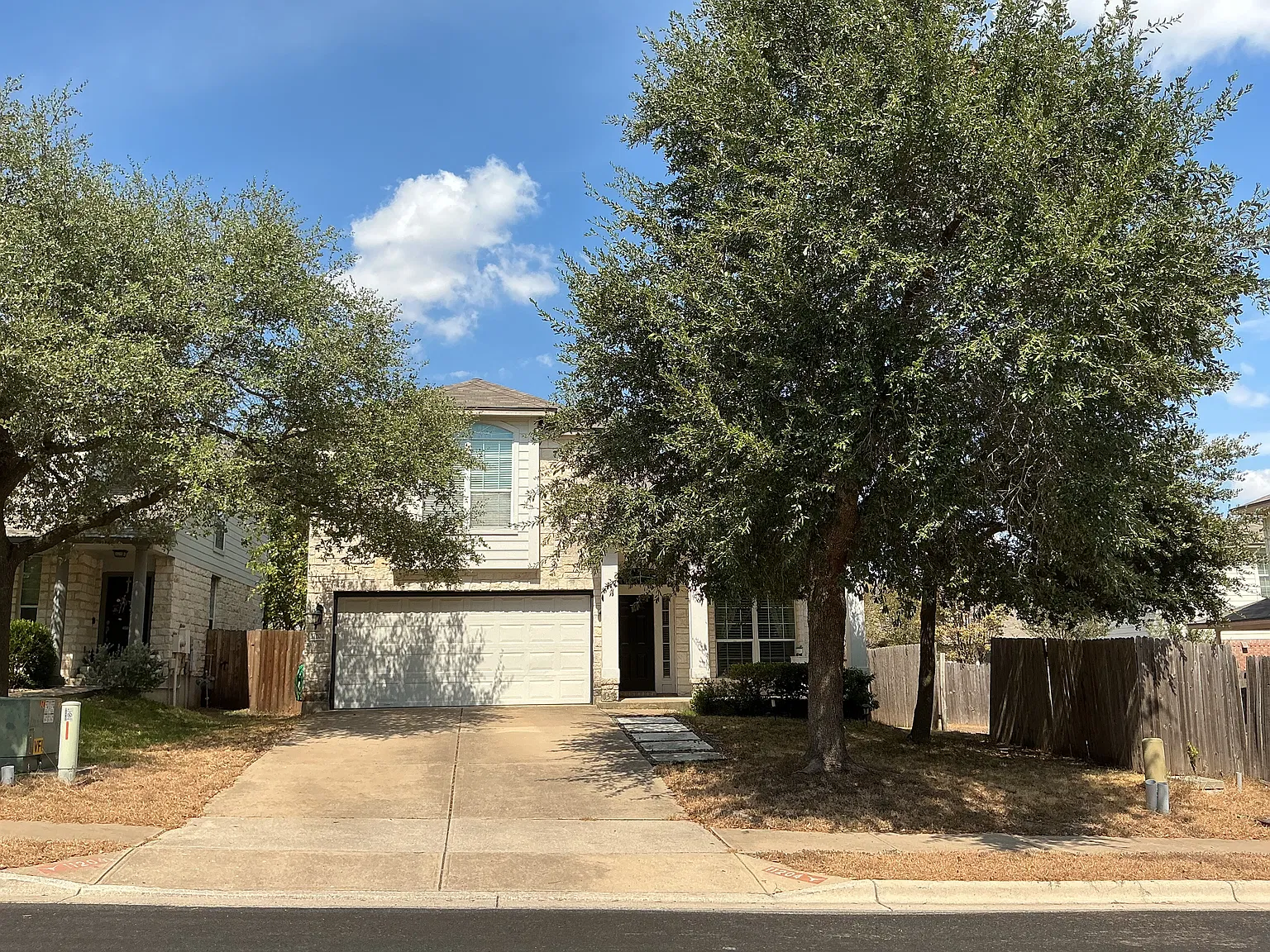3 bed, 2.5 bath, 2108 sqft, $2,200 — Photo 1
