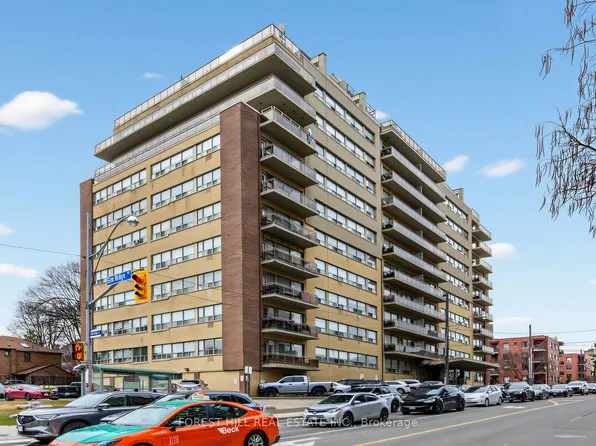 2500 Bathurst St #306, Toronto, ON M6B 2Y8