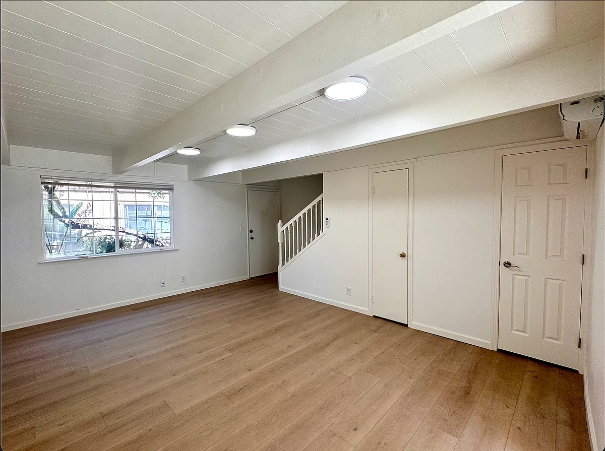 Building Photo - 1151 Carlsbad Dr #2