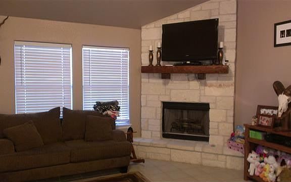 3rd image of 855 Pecan Ln