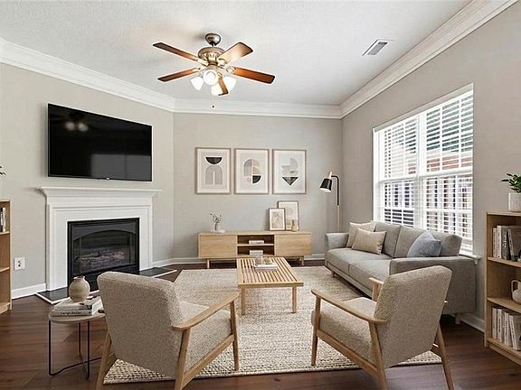 3rd image of 228 Polo Ln
