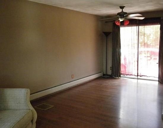 4th image of 34 Green Meadow Ln