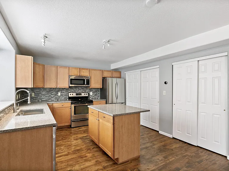 724 E 18th Ave — Photo 4