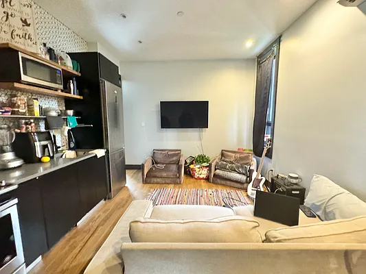 Rented by Pear NYC LLC | media 15