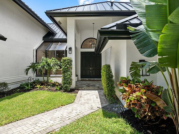 4th image of 3235 Hyde Circle