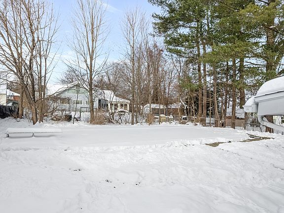 5th image of 2823 Yale St