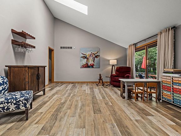 5th image of 3113 Camberley Ln