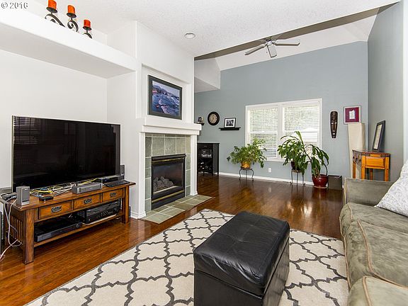 3rd image of 1695 NE Parkside Dr