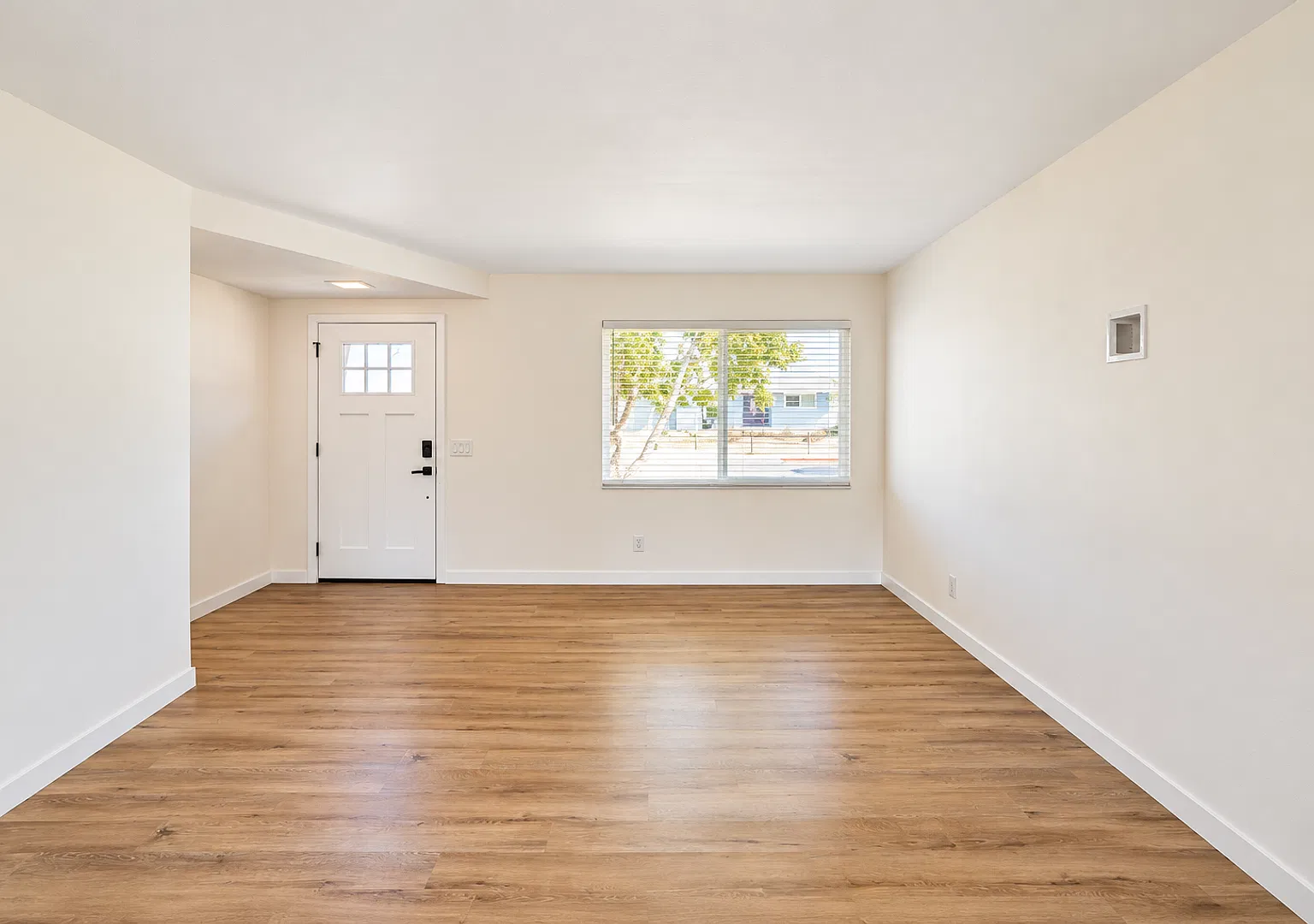 Luxurious Crestview Home — Photo 2