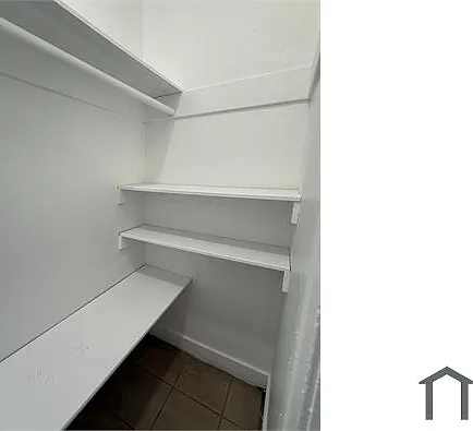 945 E Jefferson Blvd — Photo 7