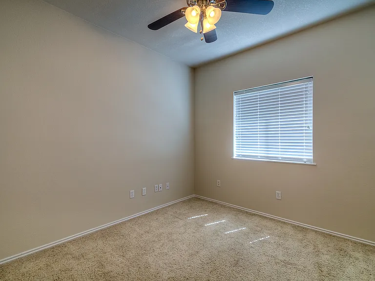 8502 Columbia Dr — Photo 7