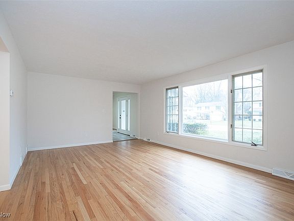 4th image of 5228 Hickory Dr