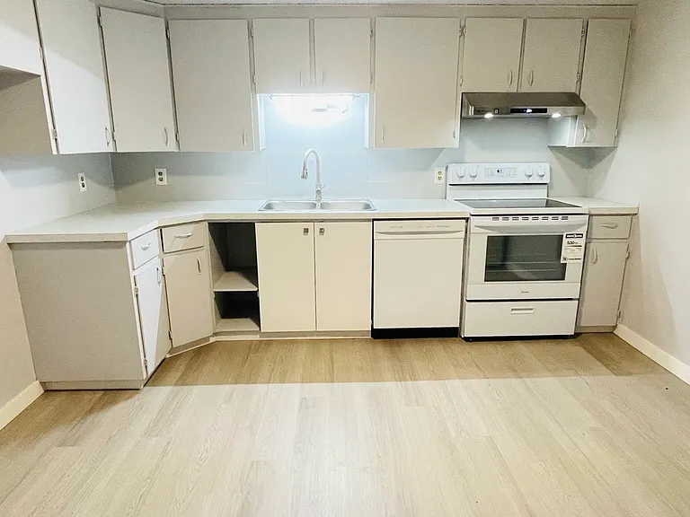 536 Northmount Dr NW #B — Photo 1
