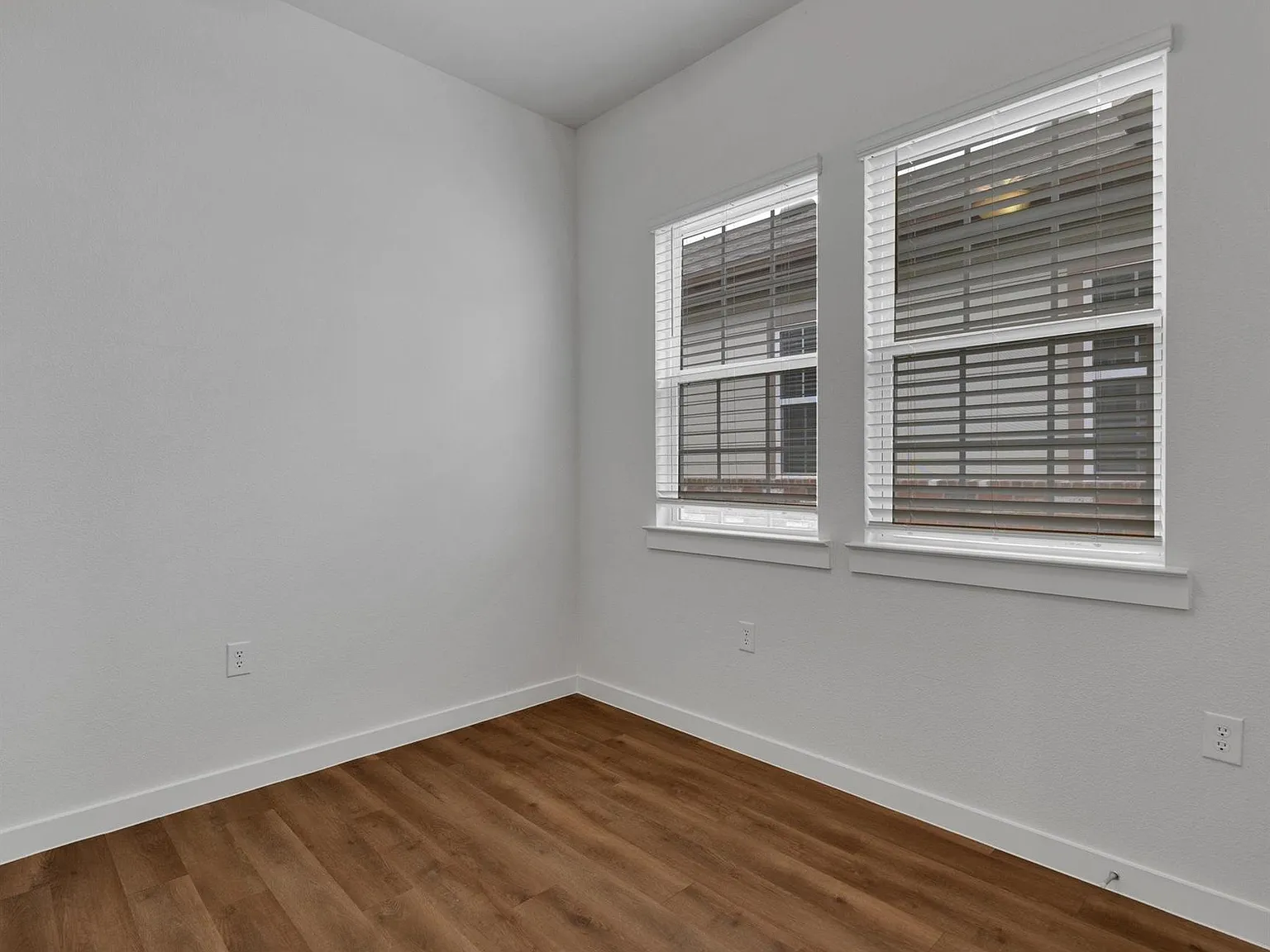 3 bed, 2.0 bath, 1078 sqft, $2,649 — Photo 3