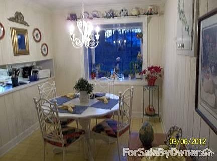 Dining 1
						:
						Kitchen dining nook