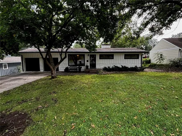 7141 Belinder Ave, Prairie Village, KS 66208