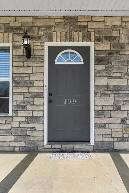 4 bed, 2.0 bath, 1615 sqft, $2,200 — Photo 3