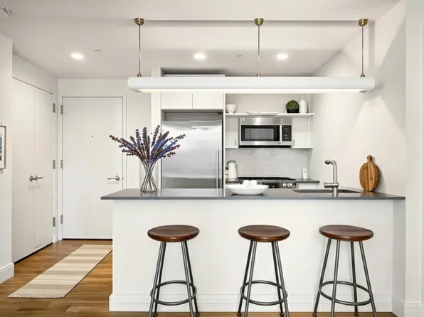 595 Baltic Street image 3 of 20