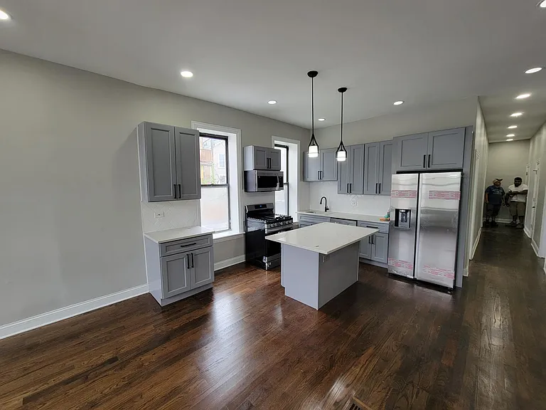 1157 W 19th St #1 — Photo 3