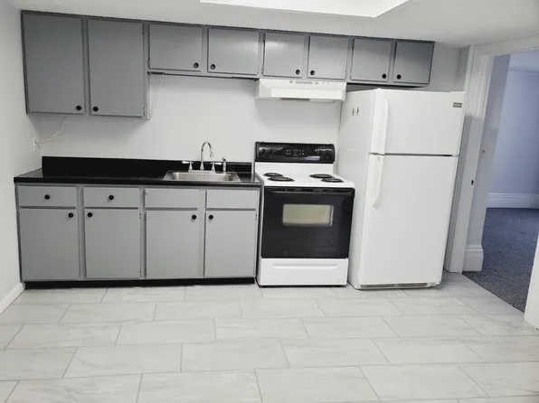25 Suffolk St #2, Rockland, ME 04841