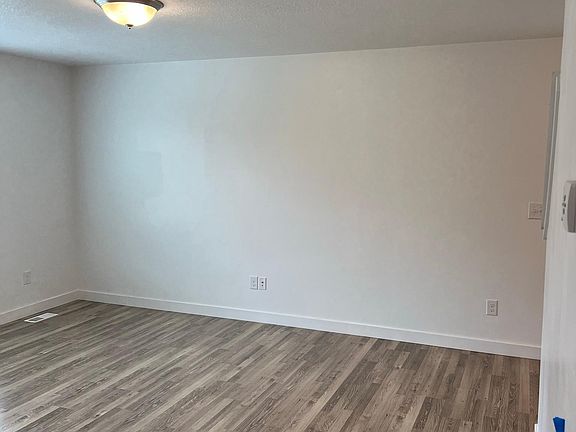 5th image of 194 Riverbend Dr