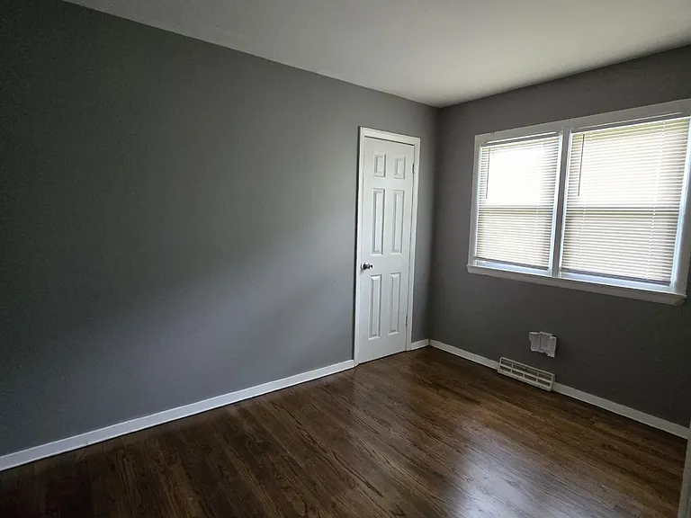 807 SW 6th St — Photo 14