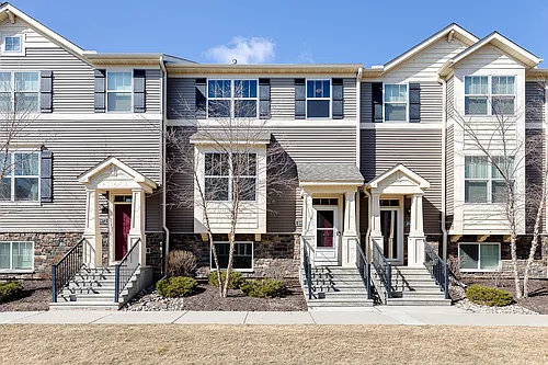 8974 SW Village Loop Photo 1