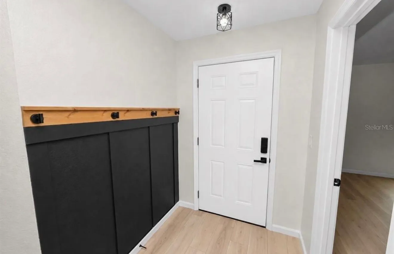 3 bed, 1109 sqft, $2,400 — Photo 2