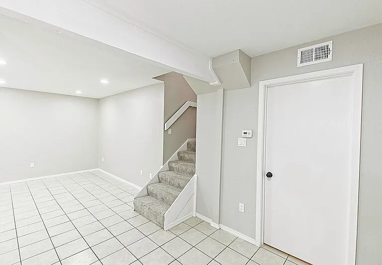 889 Dublin Dr #D — Photo 13