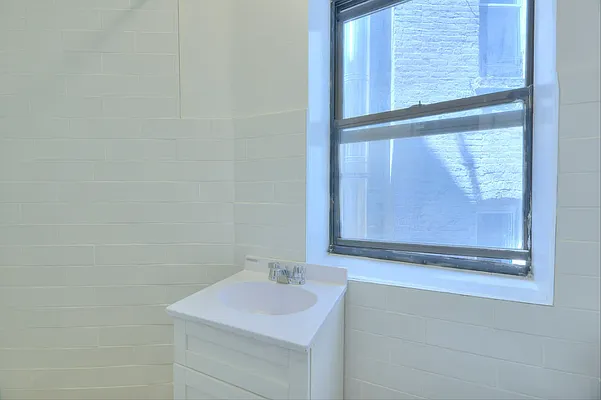 Rented by Farside Realty LLC | media 10