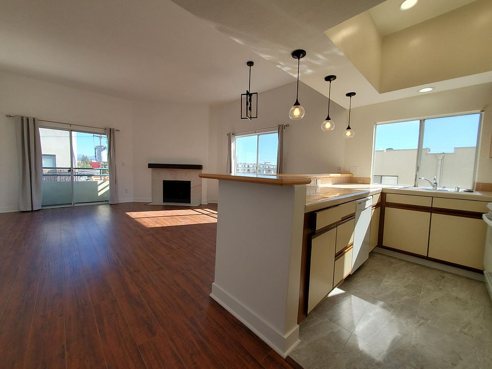 1st image of 1546 Amherst Ave #34