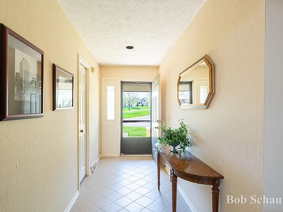3rd image of 3454 Charlevoix Dr SE