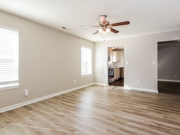 3rd image of 9674 Thomas Ln