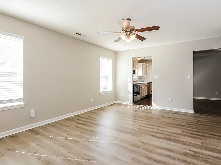 9674 Thomas Ln — Photo 3