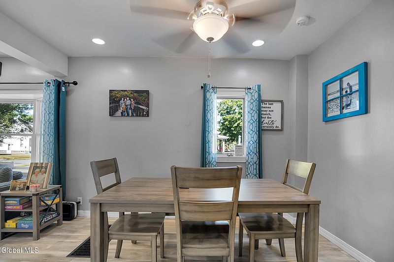 4th image of 13 Jackson Avenue