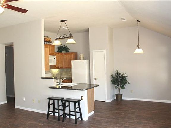 3rd image of 1011 Whelton Dr