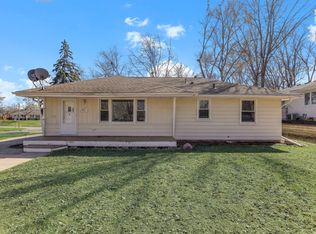 2201 W 91 1/2 St, Bloomington, MN 55431