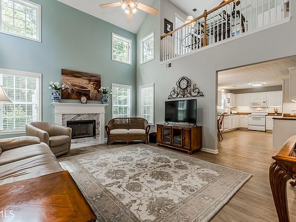 4th image of 765 Winding Grove Ln