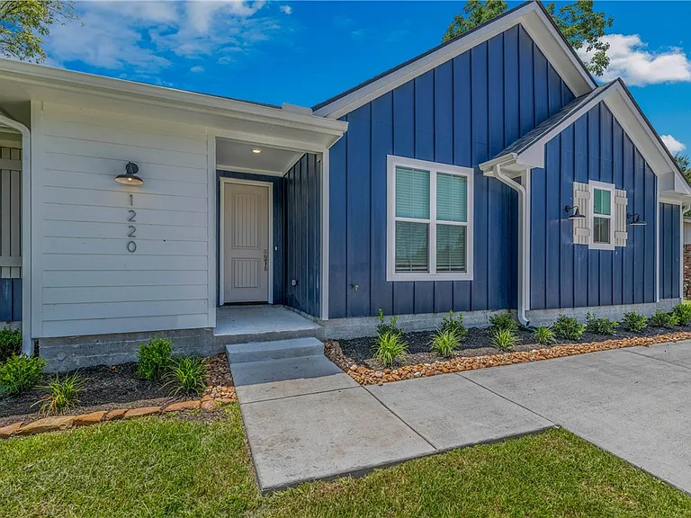 1220 Neal Pickett Dr — Photo 3