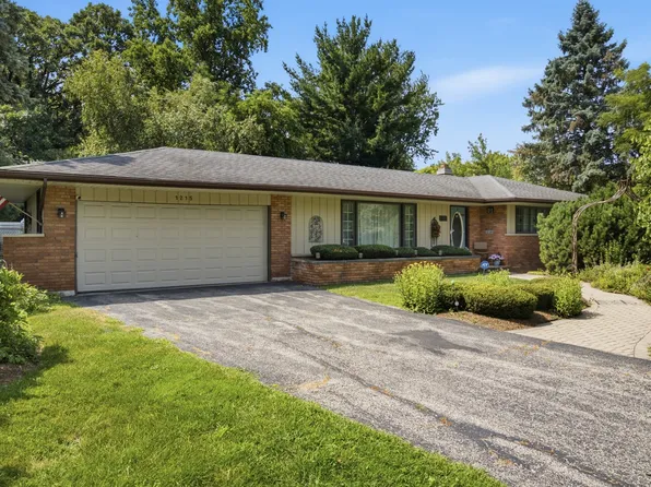 1215 Forest Dr, Elgin, IL 60123
