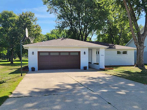 4th image of 1006 S Emerald Hills Dr